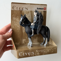 Темний ельф чаклун Турег на коні Schleich 70405