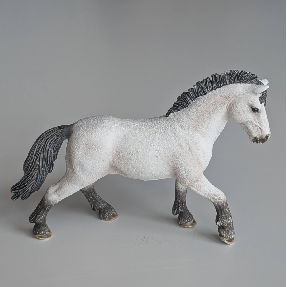 Б.в. Жеребець камаргу Schleich 13710